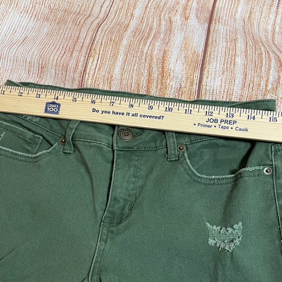 Time‎ and Tru Green Distressed Denim Short Pants Size 8 - Picture 4 of 6